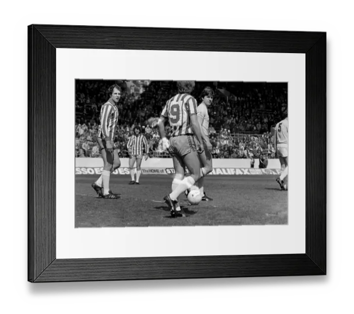Framed Print : Sheffield Wednesday 0 v. Chelsea 0. Division 2 Football May 1982 MF07-11-043 Framed Print : Sheffield Wednesday 0 v. Chelsea 0. Division 2 Football May 1982 MF07-11-043