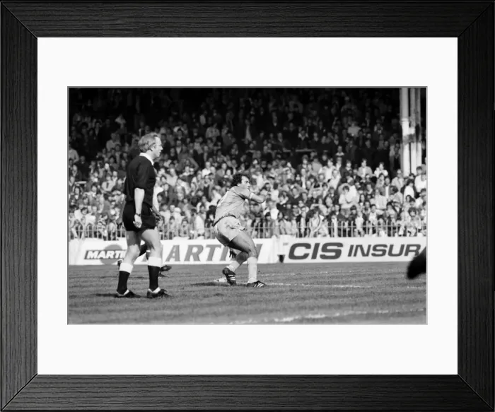 Framed Print : Manchester City 1 v. Coventry 3. May 1982 MF07-05-002 Framed Print : Manchester City 1 v. Coventry 3. May 1982 MF07-05-002