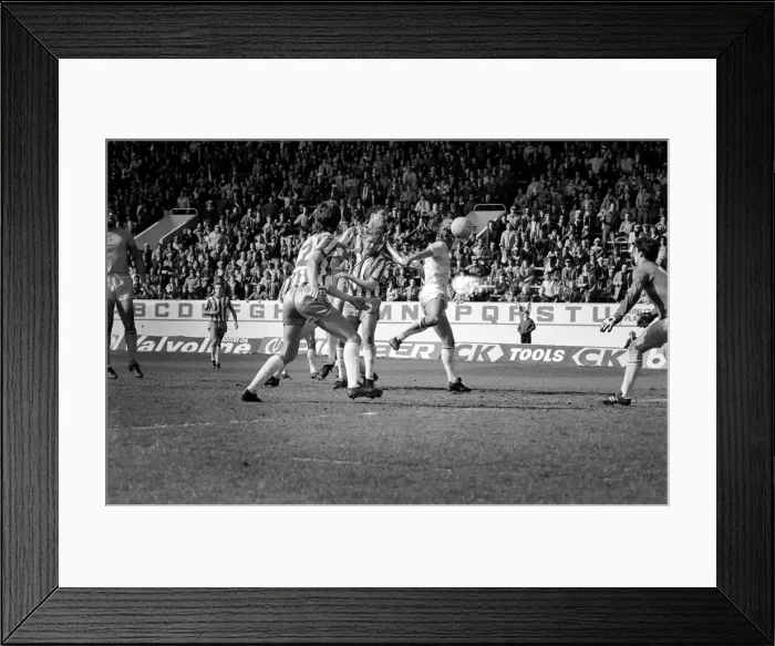 Framed Print : Sheffield Wednesday 0 v. Chelsea 0. Division 2 Football May 1982 MF07-11-008