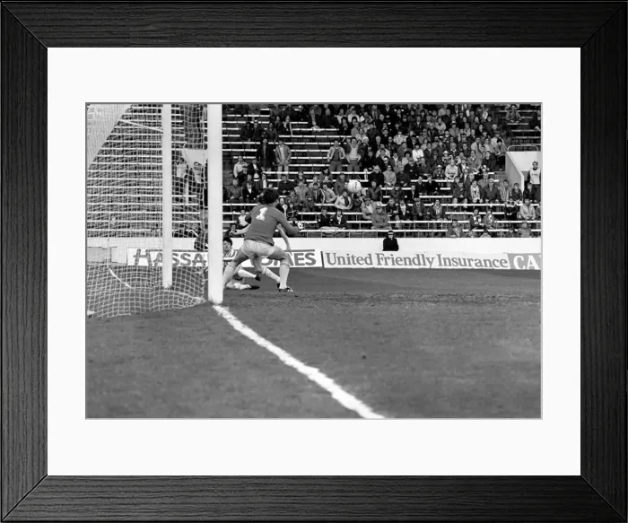 Framed Print : Sheffield Wednesday 0 v. Chelsea 0. Division 2 Football May 1982 MF07-11-041 Framed Print : Sheffield Wednesday 0 v. Chelsea 0. Division 2 Football May 1982 MF07-11-041