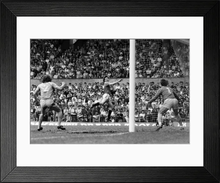 Framed Print : Manchester United 2 v. Stoke City 0. Division 1 Football. May 1982 MF07-02-016 Framed Print : Manchester United 2 v. Stoke City 0. Division 1 Football. May 1982 MF07-02-016