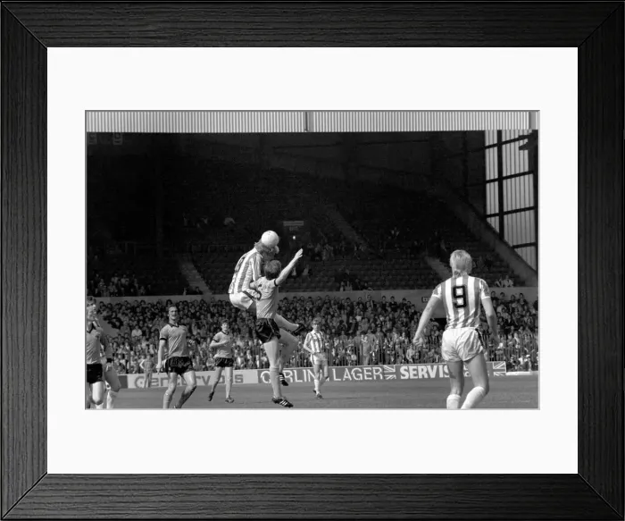 Framed Print : Stoke City 2 v. Wolverhampton Wanderers 1. Division 1 Football. April 1982 MF06-40-019 Framed Print : Stoke City 2 v. Wolverhampton Wanderers 1. Division 1 Football. April 1982 MF06-40-019