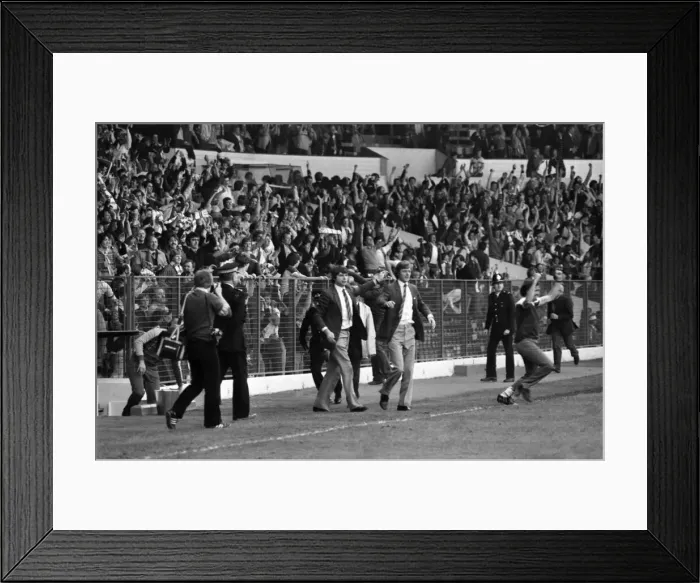 Framed Print : Leeds United 2. v. Brighton and Hove Albion 1. Division 1 Football. May 1982 MF07-01-055 Framed Print : Leeds United 2. v. Brighton and Hove Albion 1. Division 1 Football. May 1982 MF07-01-055