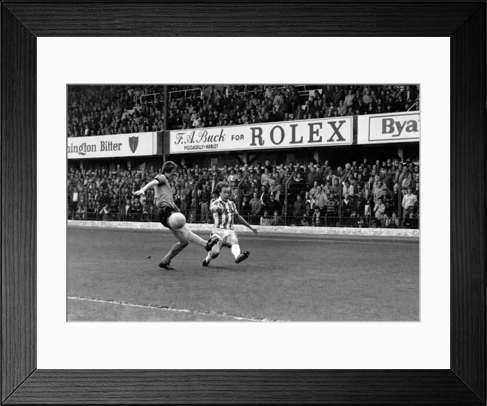 Framed Print : Stoke City 2 v. Wolverhampton Wanderers 1. Division 1 Football. April 1982 MF06-40-043 Framed Print : Stoke City 2 v. Wolverhampton Wanderers 1. Division 1 Football. April 1982 MF06-40-043
