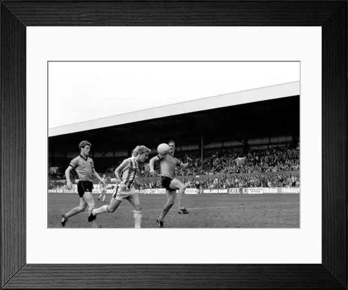 Framed Print : Stoke City 2 v. Wolverhampton Wanderers 1. Division 1 Football. April 1982 MF06-40-025 Framed Print : Stoke City 2 v. Wolverhampton Wanderers 1. Division 1 Football. April 1982 MF06-40-025
