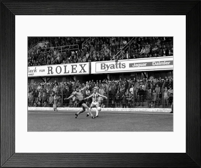 Framed Print : Stoke City 2 v. Wolverhampton Wanderers 1. Division 1 Football. April 1982 MF06-40-006 Framed Print : Stoke City 2 v. Wolverhampton Wanderers 1. Division 1 Football. April 1982 MF06-40-006