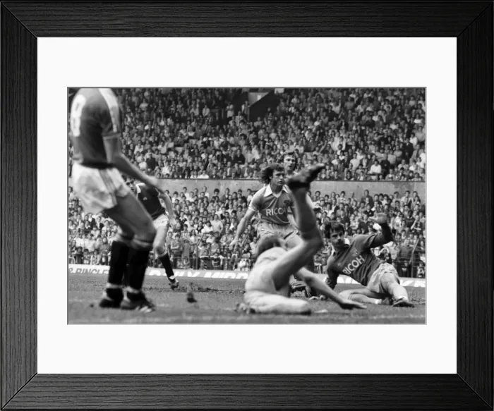 Framed Print : Manchester United 2 v. Stoke City 0. Division 1 Football. May 1982 MF07-02-006 Framed Print : Manchester United 2 v. Stoke City 0. Division 1 Football. May 1982 MF07-02-006
