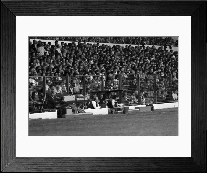 Framed Print : Leeds United 2. v. Brighton and Hove Albion 1. Division 1 Football. May 1982 MF07-01-041 Framed Print : Leeds United 2. v. Brighton and Hove Albion 1. Division 1 Football. May 1982 MF07-01-041