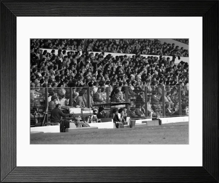 Framed Print : Leeds United 2. v. Brighton and Hove Albion 1. Division 1 Football. May 1982 MF07-01-037 Framed Print : Leeds United 2. v. Brighton and Hove Albion 1. Division 1 Football. May 1982 MF07-01-037