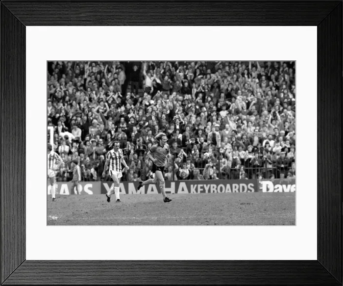 Framed Print : Stoke City 2 v. Wolverhampton Wanderers 1. Division 1 Football. April 1982 MF06-40-012