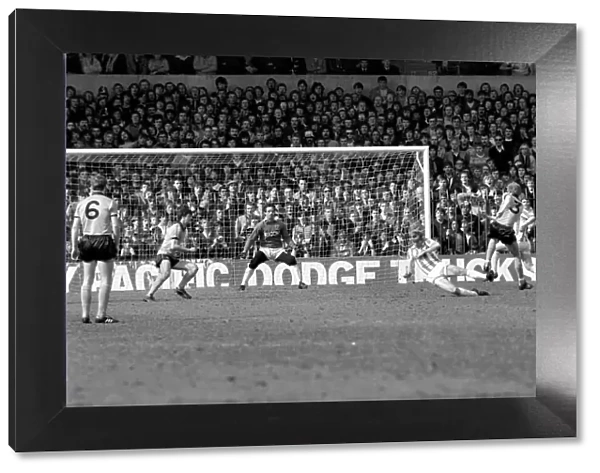 Stoke City 2 v. Wolverhampton Wanderers 1. Division 1 Football. April 1982 MF06-40-034