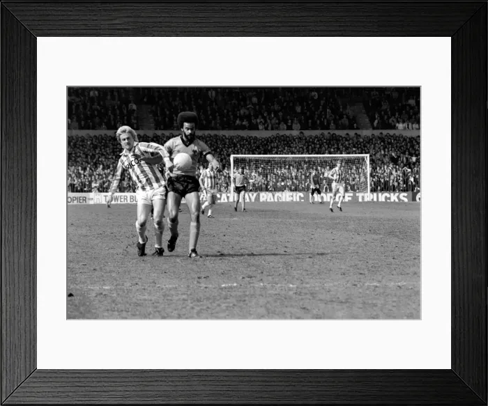 Framed Print : Stoke City 2 v. Wolverhampton Wanderers 1. Division 1 Football. April 1982 MF06-40-017
