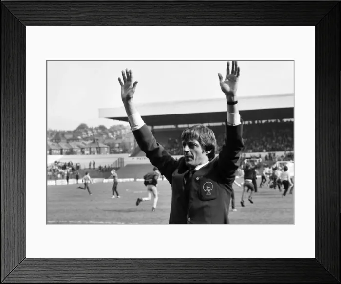 Framed Print : Leeds United 2. v. Brighton and Hove Albion 1. Division 1 Football. May 1982 MF07-01-012