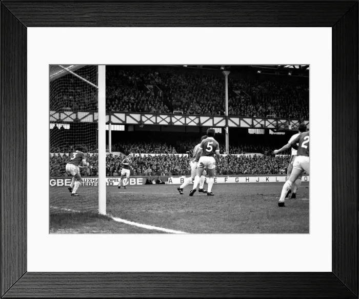 Framed Print : English League Division One match at Goodison Park. Everton 0 v West Ham United 0 Framed Print : English League Division One match at Goodison Park. Everton 0 v West Ham United 0