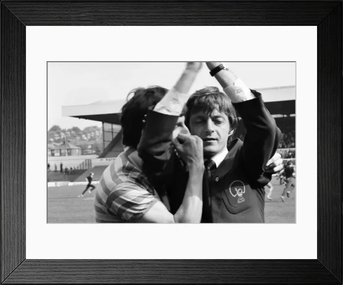 Framed Print : Leeds United 2. v. Brighton and Hove Albion 1. Division 1 Football. May 1982 MF07-01-006 Framed Print : Leeds United 2. v. Brighton and Hove Albion 1. Division 1 Football. May 1982 MF07-01-006