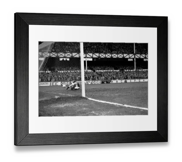 Framed Print : English League Division One match at Goodison Park. Everton 0 v West Ham United 0 Framed Print : English League Division One match at Goodison Park. Everton 0 v West Ham United 0