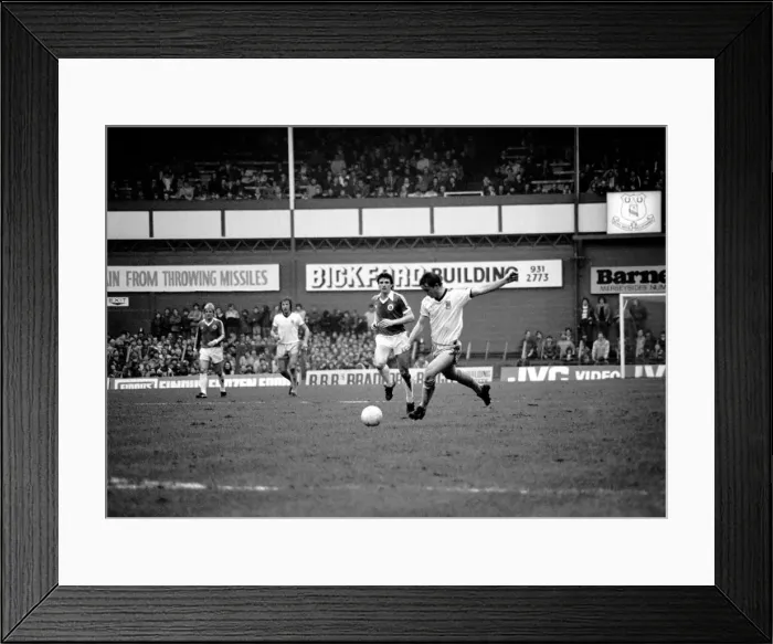 Framed Print : English League Division One match at Goodison Park. Everton 0 v West Ham United 0 Framed Print : English League Division One match at Goodison Park. Everton 0 v West Ham United 0