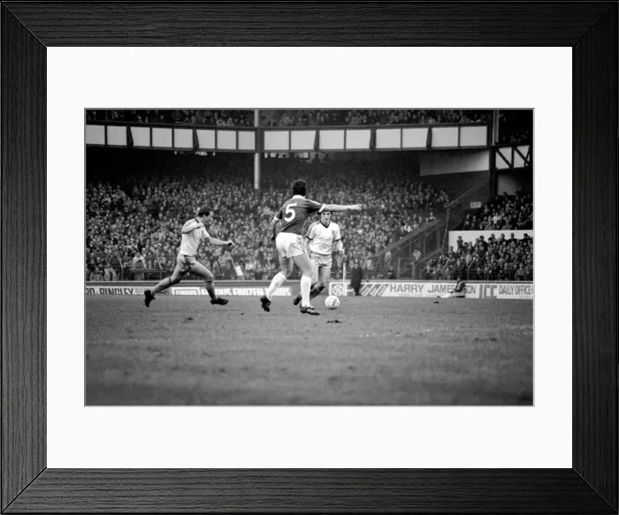 Framed Print : English League Division One match at Goodison Park. Everton 0 v West Ham United 0 Framed Print : English League Division One match at Goodison Park. Everton 0 v West Ham United 0
