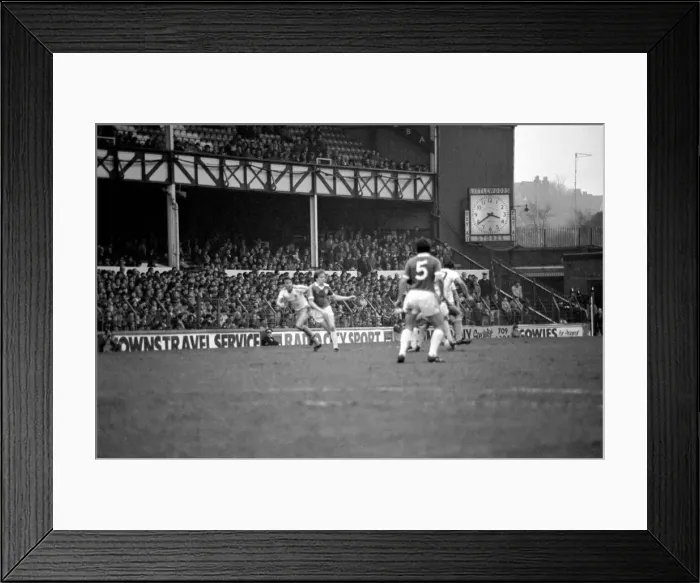 Framed Print : English League Division One match at Goodison Park. Everton 0 v West Ham United 0 Framed Print : English League Division One match at Goodison Park. Everton 0 v West Ham United 0