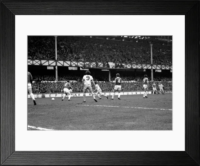 Framed Print : English League Division One match at Goodison Park. Everton 0 v West Ham United 0 Framed Print : English League Division One match at Goodison Park. Everton 0 v West Ham United 0