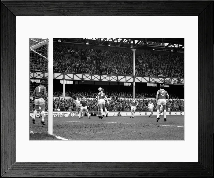 Framed Print : English League Division One match at Goodison Park. Everton 0 v West Ham United 0 Framed Print : English League Division One match at Goodison Park. Everton 0 v West Ham United 0