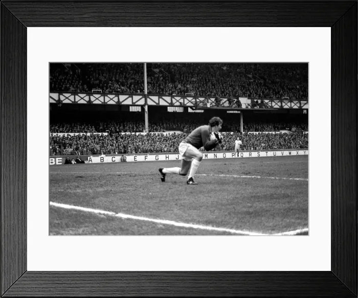 Framed Print : English League Division One match at Goodison Park. Everton 0 v West Ham United 0 Framed Print : English League Division One match at Goodison Park. Everton 0 v West Ham United 0