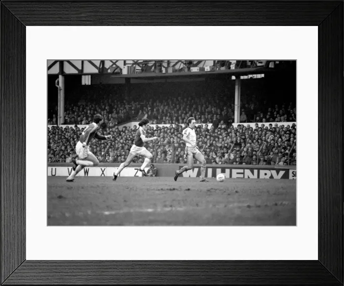 Framed Print : English League Division One match at Goodison Park. Everton 0 v West Ham United 0