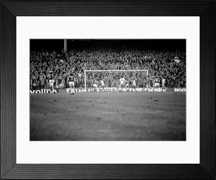 Framed Print : English League Division One match at Goodison Park. Everton 0 v West Ham United 0 Framed Print : English League Division One match at Goodison Park. Everton 0 v West Ham United 0