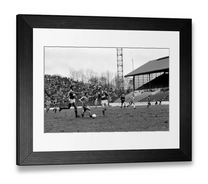 Framed Print : English League Division Two match. Sheffield Wednesday 1 v Charlton Athletic 1