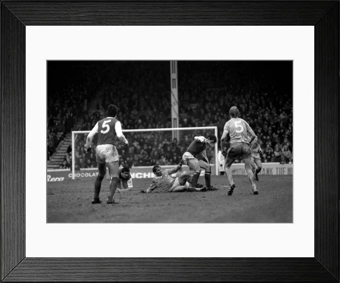 Framed Print : English League Division One match at Maine Road. Manchester City 0 v Arsenal 0