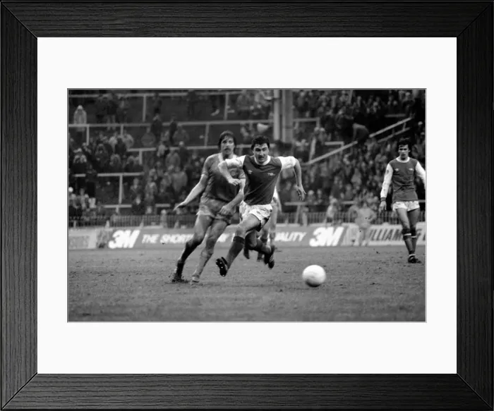 Framed Print : English League Division One match at Maine Road. Manchester City 0 v Arsenal 0 Framed Print : English League Division One match at Maine Road. Manchester City 0 v Arsenal 0