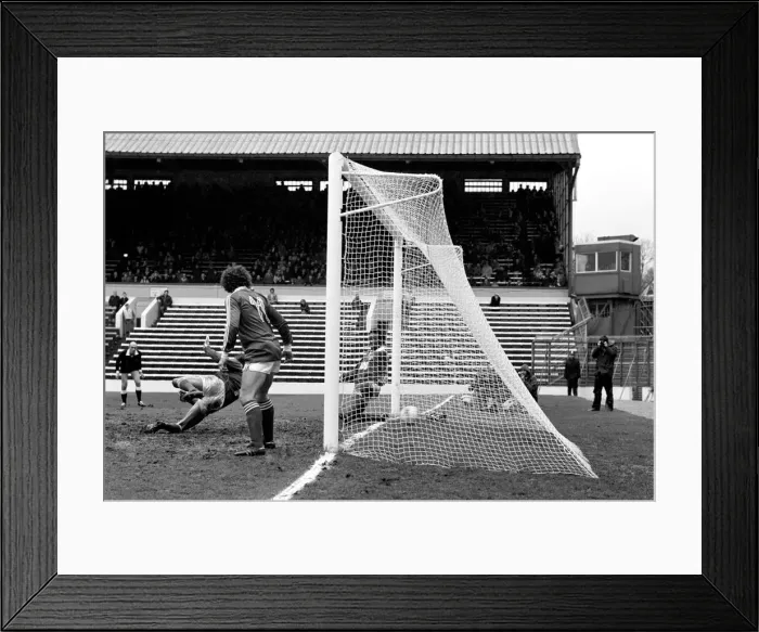 Framed Print : English League Division Two match. Sheffield Wednesday 1 v Charlton Athletic 1