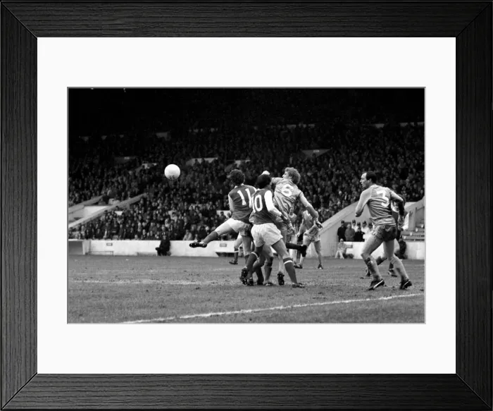 Framed Print : English League Division One match at Maine Road. Manchester City 0 v Arsenal 0 Framed Print : English League Division One match at Maine Road. Manchester City 0 v Arsenal 0