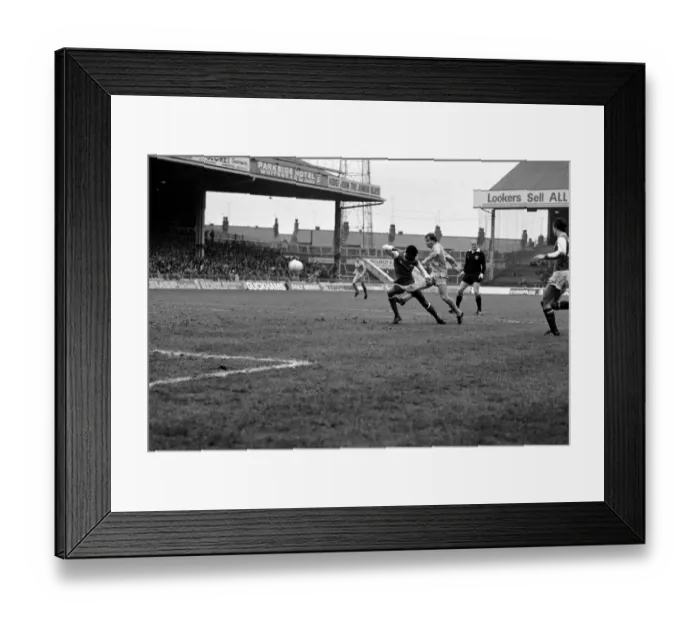 Framed Print : English League Division One match at Maine Road. Manchester City 0 v Arsenal 0 Framed Print : English League Division One match at Maine Road. Manchester City 0 v Arsenal 0