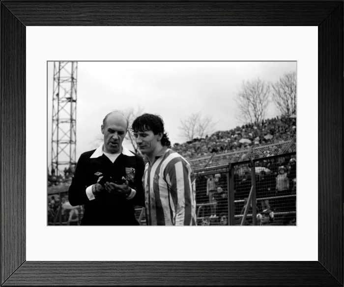 Framed Print : English League Division Two match. Sheffield Wednesday 1 v Charlton Athletic 1 Framed Print : English League Division Two match. Sheffield Wednesday 1 v Charlton Athletic 1