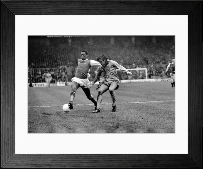 Framed Print : English League Division One match at Maine Road. Manchester City 0 v Arsenal 0