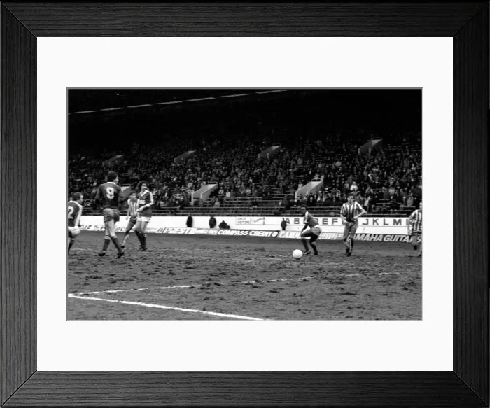 Framed Print : English League Division Two match. Sheffield Wednesday 1 v Charlton Athletic 1