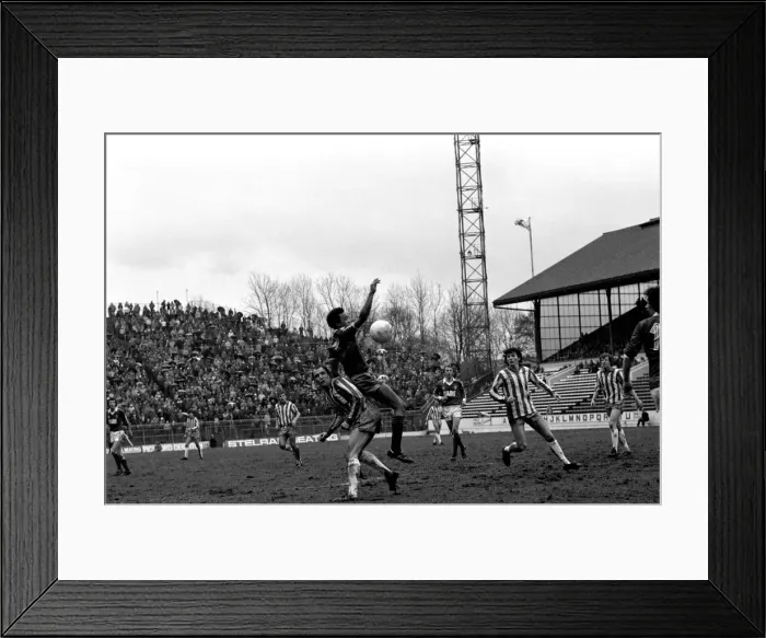 Framed Print : English League Division Two match. Sheffield Wednesday 1 v Charlton Athletic 1 Framed Print : English League Division Two match. Sheffield Wednesday 1 v Charlton Athletic 1