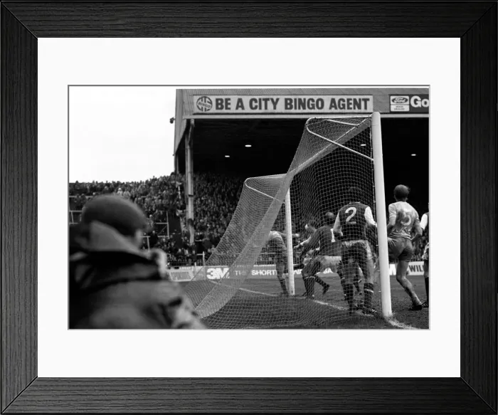 Framed Print : English League Division One match at Maine Road. Manchester City 0 v Arsenal 0 Framed Print : English League Division One match at Maine Road. Manchester City 0 v Arsenal 0