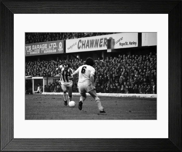 Framed Print : English League Division One match. Stoke City 0 v Tottenham Hotspur 2