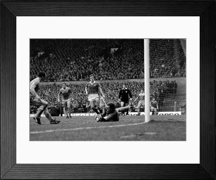 Framed Print : English League Division One match at Old Trafford. Manchester United 1 v Manchester City Framed Print : English League Division One match at Old Trafford. Manchester United 1 v Manchester City