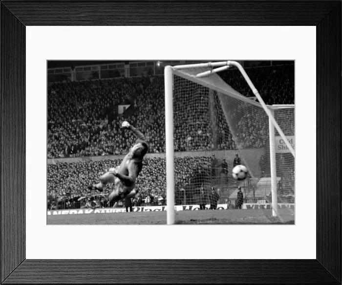 Framed Print : English League Division One match at Old Trafford. Manchester United 1 v Manchester City Framed Print : English League Division One match at Old Trafford. Manchester United 1 v Manchester City