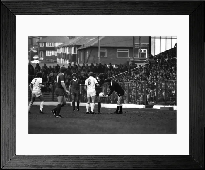 Framed Print : English League Division One match at Elland Road. Leeds United 0 v Liverpool 2