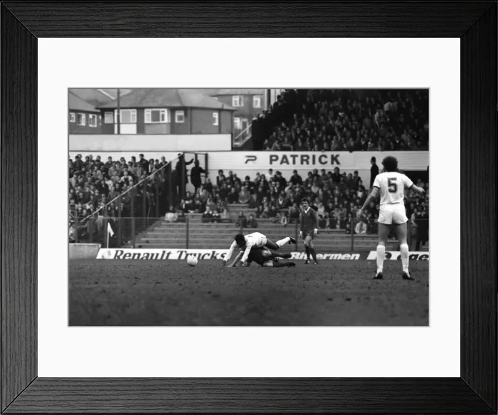 Framed Print : English League Division One match at Elland Road. Leeds United 0 v Liverpool 2 Framed Print : English League Division One match at Elland Road. Leeds United 0 v Liverpool 2