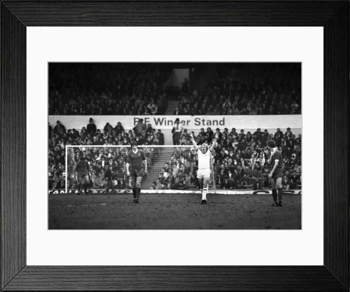 Framed Print : English League Division One match at Elland Road. Leeds United 0 v Liverpool 2 Framed Print : English League Division One match at Elland Road. Leeds United 0 v Liverpool 2