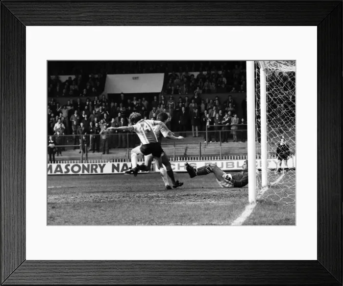 Framed Print : Sheffield United 2 v. Millwall 1. Division Three Football. March 1981 MF02-09-006 Framed Print : Sheffield United 2 v. Millwall 1. Division Three Football. March 1981 MF02-09-006