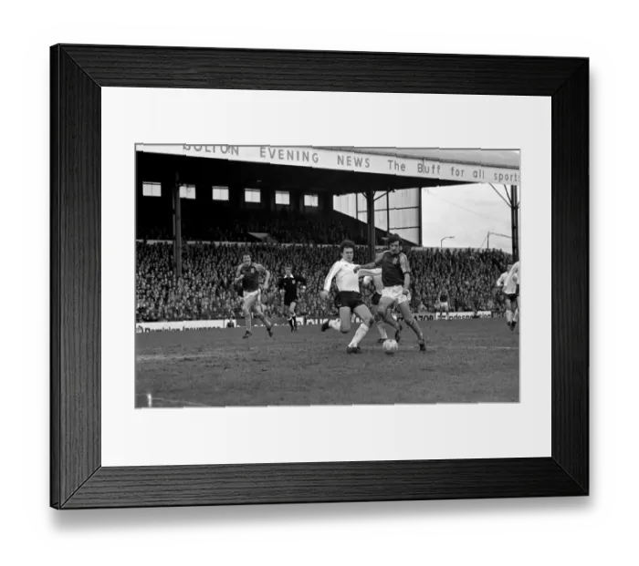 Framed Print : Bolton Wanderers 1 v. West Ham 1. Division Two Football. March 1981 MF02-08-010