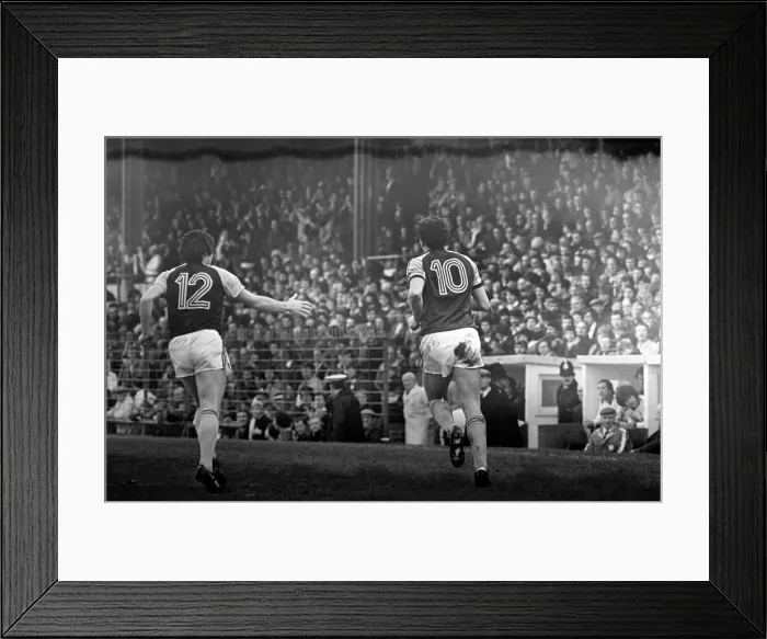 Framed Print : Bolton Wanderers 1 v. West Ham 1. Division Two Football. March 1981 MF02-08-022 Framed Print : Bolton Wanderers 1 v. West Ham 1. Division Two Football. March 1981 MF02-08-022