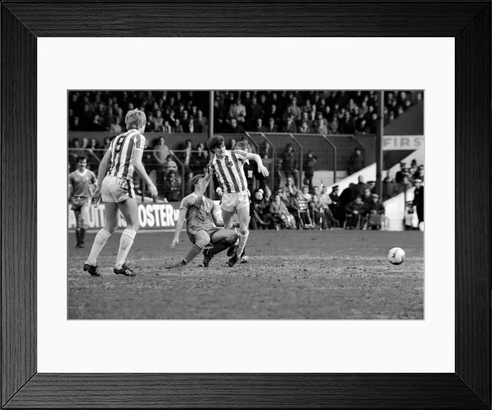 Framed Print : Stoke City 0 v. Birmingham City 0. Division One Football. March 1981 MF02-10 Framed Print : Stoke City 0 v. Birmingham City 0. Division One Football. March 1981 MF02-10