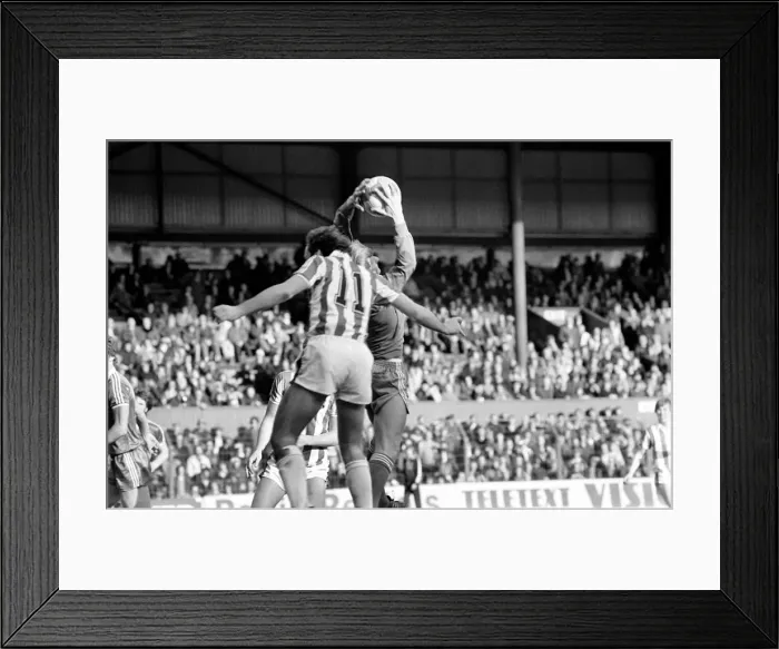 Framed Print : Stoke City 0 v. Birmingham City 0. Division One Football. March 1981 MF02-10-005 Framed Print : Stoke City 0 v. Birmingham City 0. Division One Football. March 1981 MF02-10-005